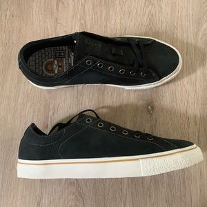 Emerica omen skate shoe